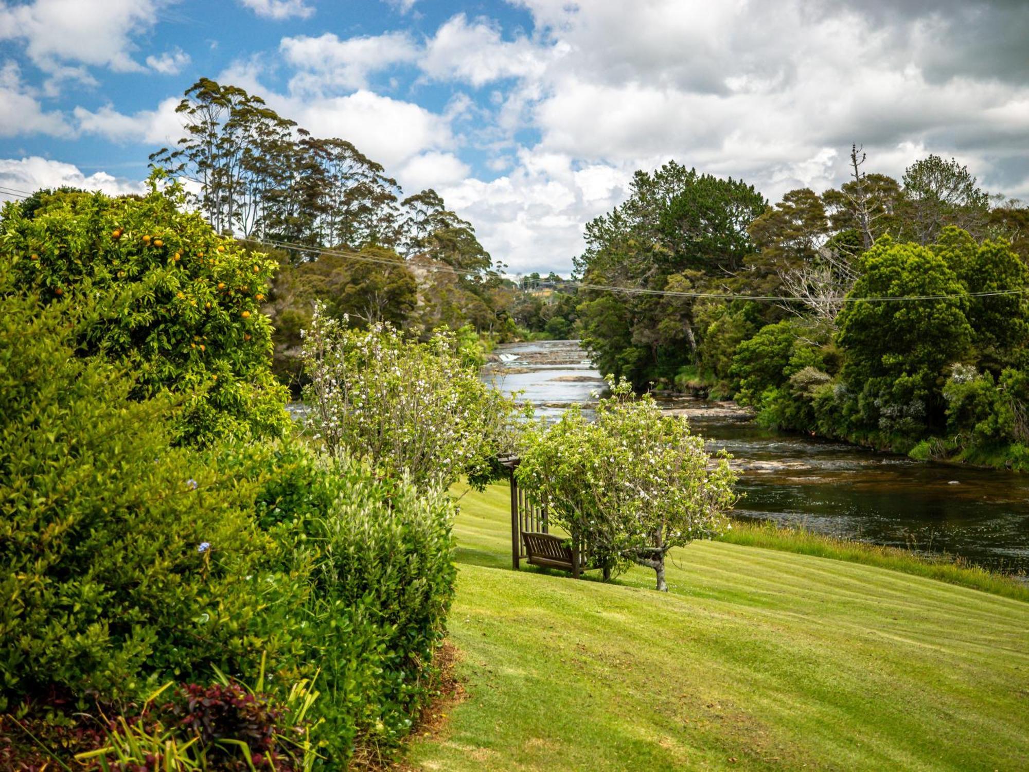 Te Awa Lodge Пейхия Экстерьер фото